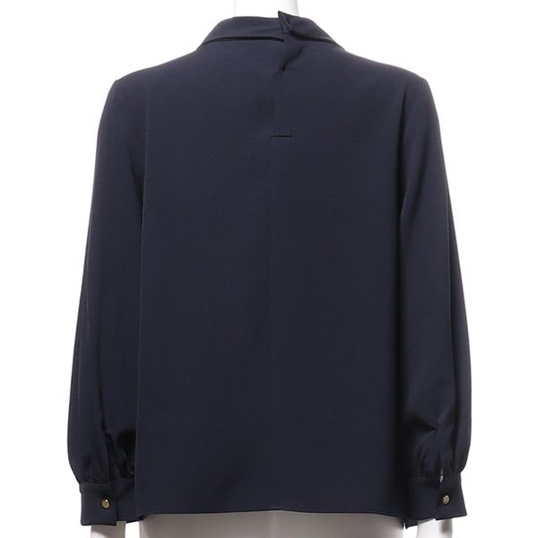 首元ねじりデザインブラウス