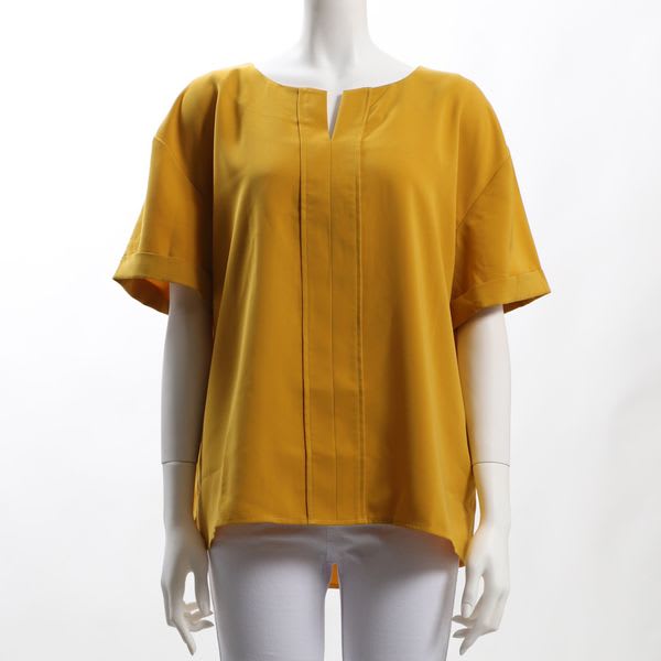 タックデザインブラウス