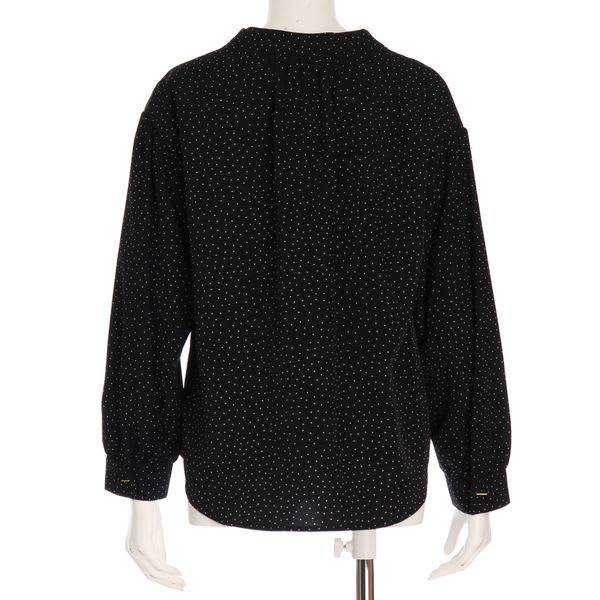 フロント飾りボタンデザインブラウス