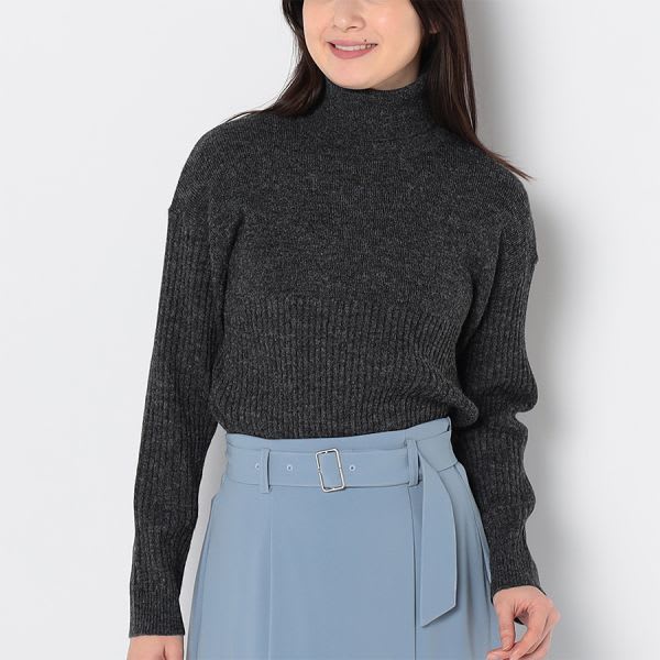 ドロップショルダータートルニット