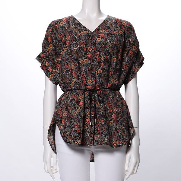 リボンベルト付き小花柄ブラウス