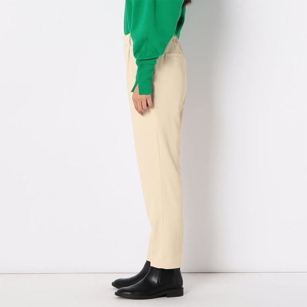 タックテーパードパンツ