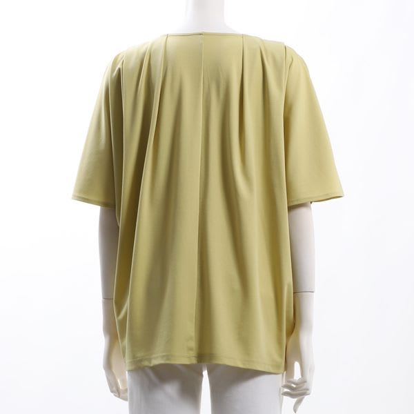 タックネックラインブラウス