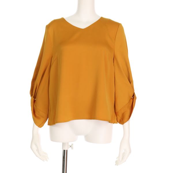 ねじり袖ブラウス