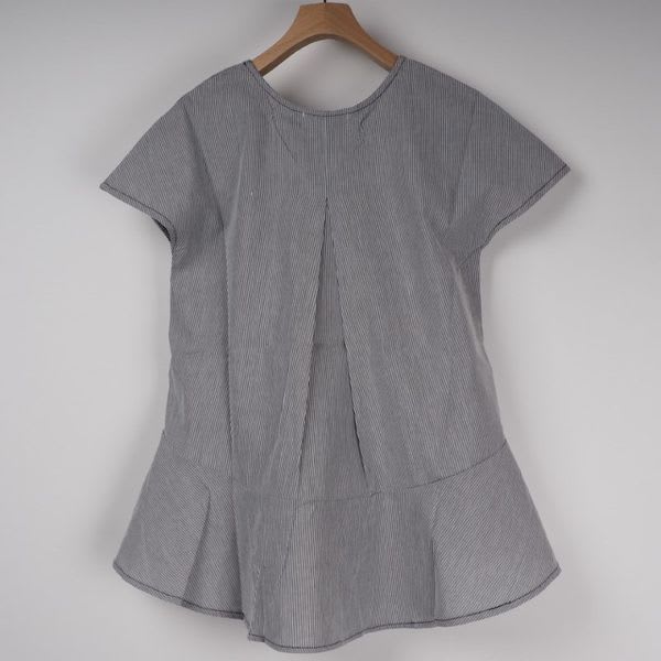 ペプラムデザインブラウス