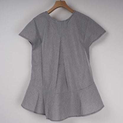 ペプラムデザインブラウス