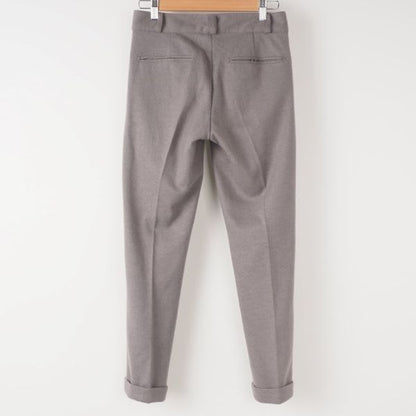 センタープレステーパードパンツ