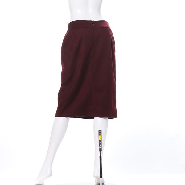 フロントスリット入りセミタイトスカート