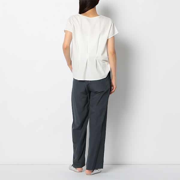 バックデザインブラウス