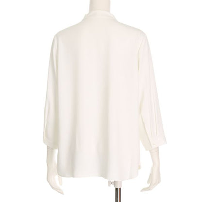 立体的ネックデザインブラウス