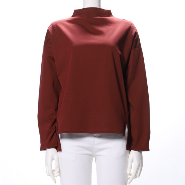 ハリ感のあるオフネックカットソー