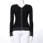 Vネックリブニット