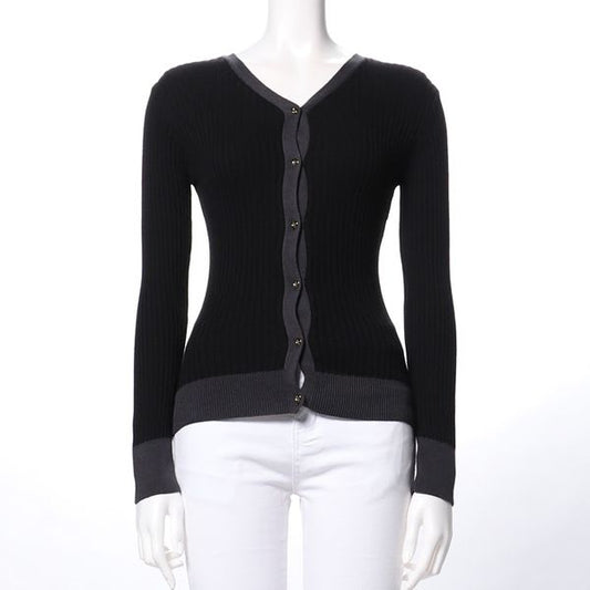 Vネックリブニット