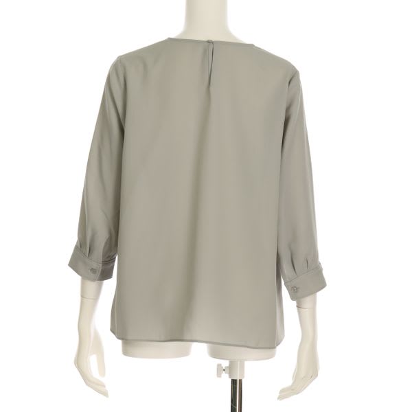 胸フリルブラウス