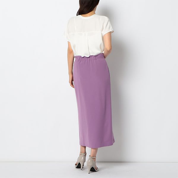 サイドスリット入りVネックブラウス