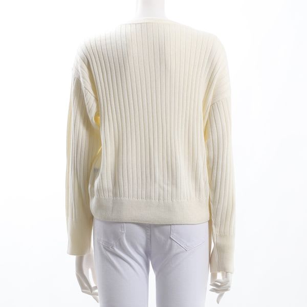 Vネックリブニット