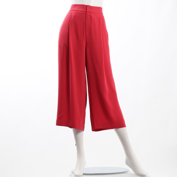 タック入りパンツ