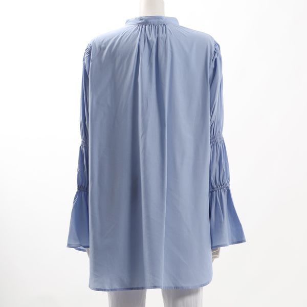 デザイン性のある袖バンドカラーブラウス