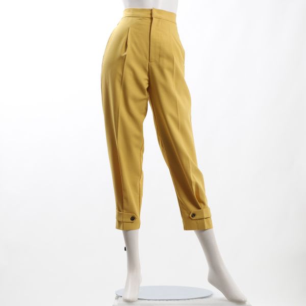 タック入りテーパードパンツ