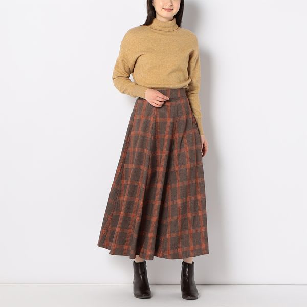 バックシームデザインタートルネックニット