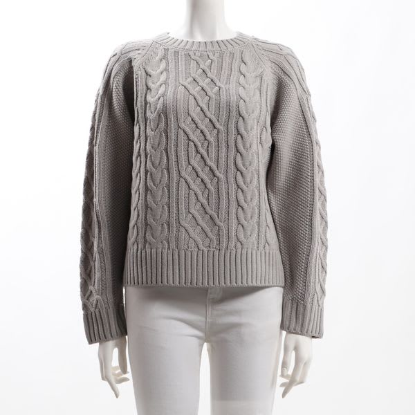 クルーネックケーブル編みニット