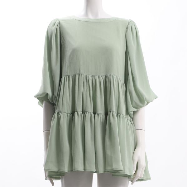 バックボタンティアードブラウス