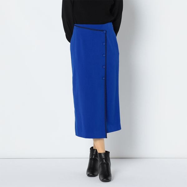 ボタンアクセントラップ風スカート