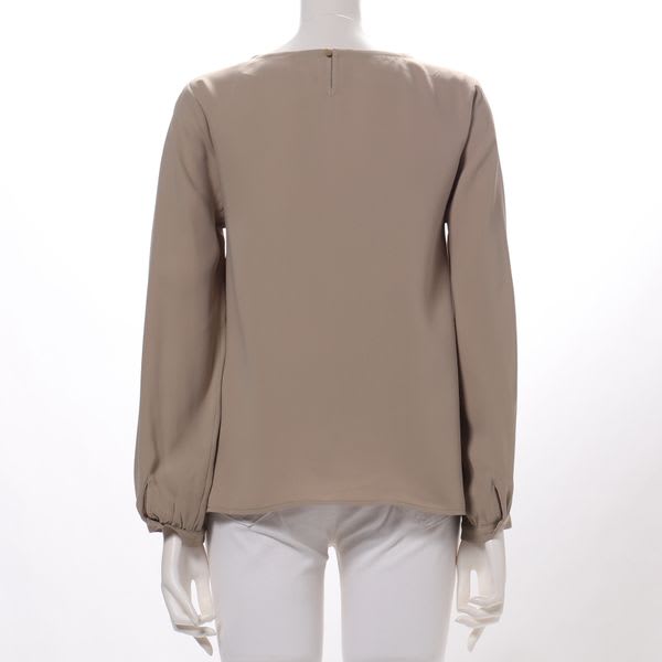 フロントデザインラウンドネックブラウス