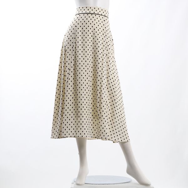 ビジュー付きバックボタンブラウス