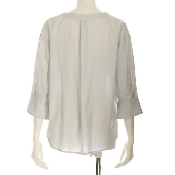 フロントボタン極細ストライプブラウス