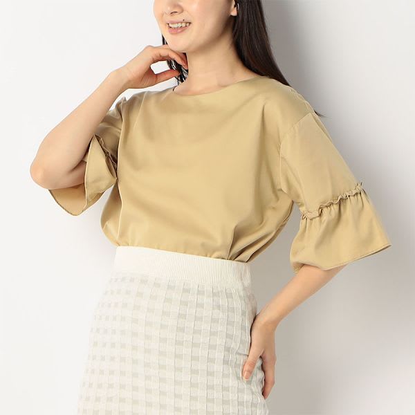 袖フリルブラウス