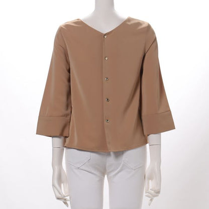 バックシルバーボタンブラウス