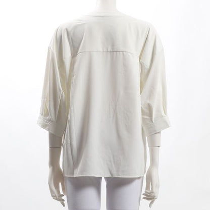 ネックラインタックオープンフロントネックブラウス