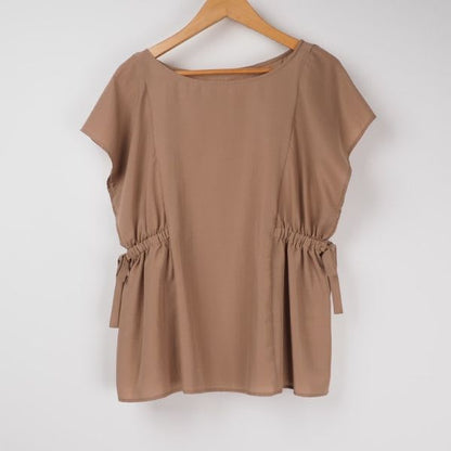 サイドウエスト絞りデザインブラウス