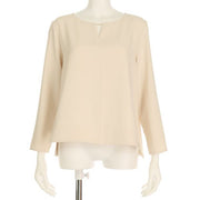 メタルパーツオープンフロントネックブラウス