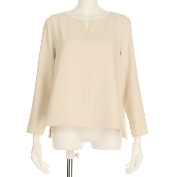 メタルパーツオープンフロントネックブラウス