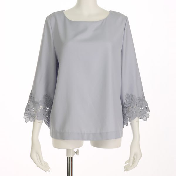 袖口レースブラウス