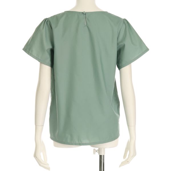 フロントタックブラウス