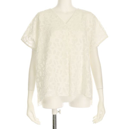 花柄レースVネックブラウス