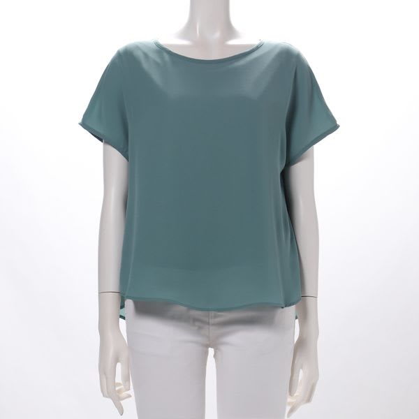 シンプルラウンドネックブラウス