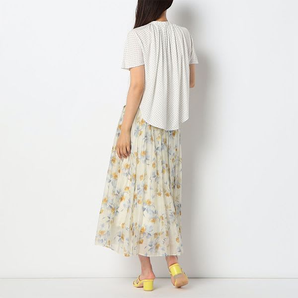 ネックギャザードット柄ブラウス