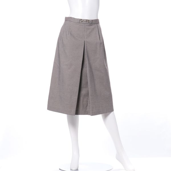 フロントタックスカート