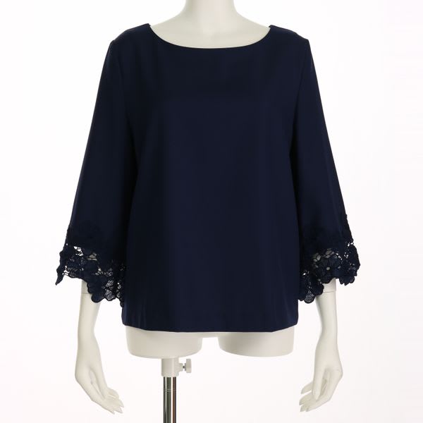 袖口レースブラウス