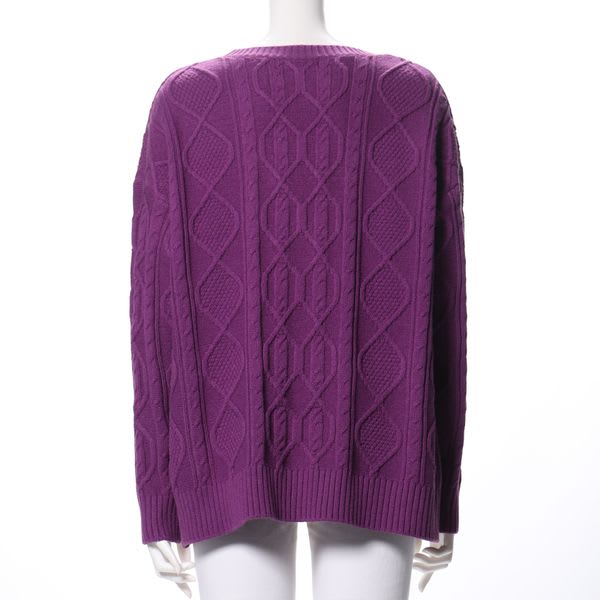 ケーブル編みクルーネックニット