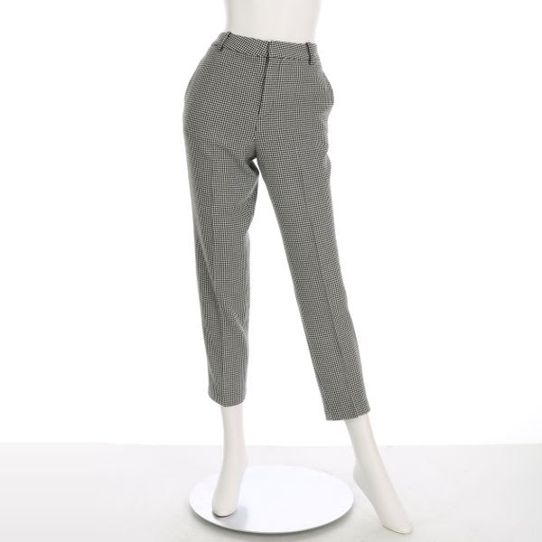 ベルトループ付きテーパードパンツ