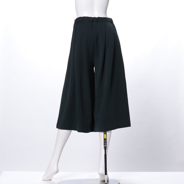 タック入りフレアパンツ
