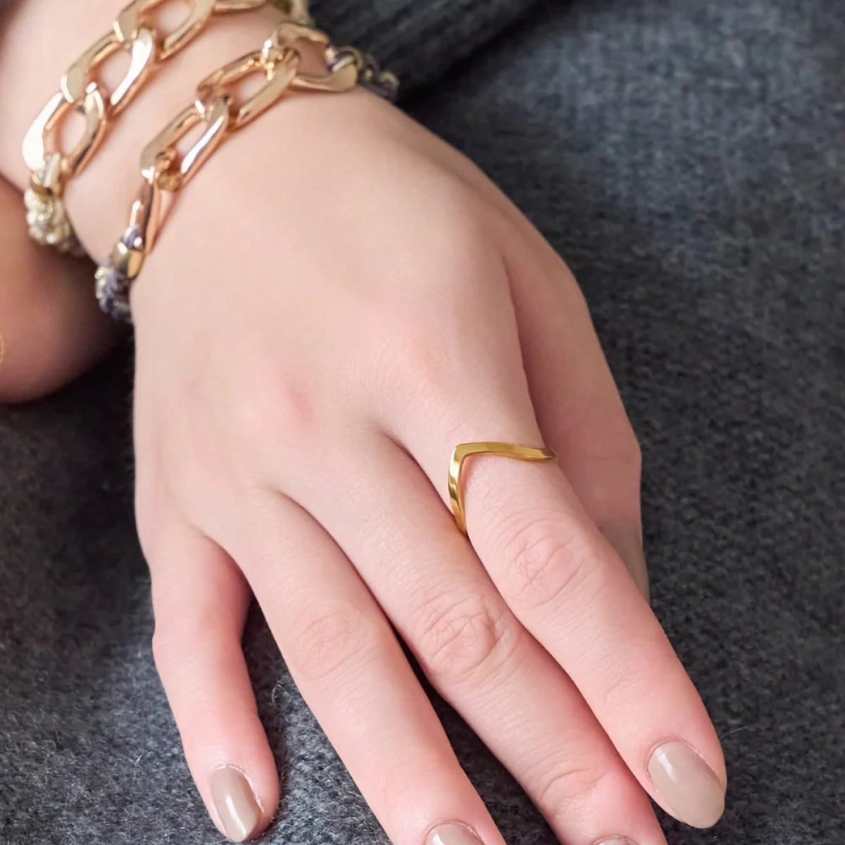 【金属アレルギー対応】ハンサムVラインリング