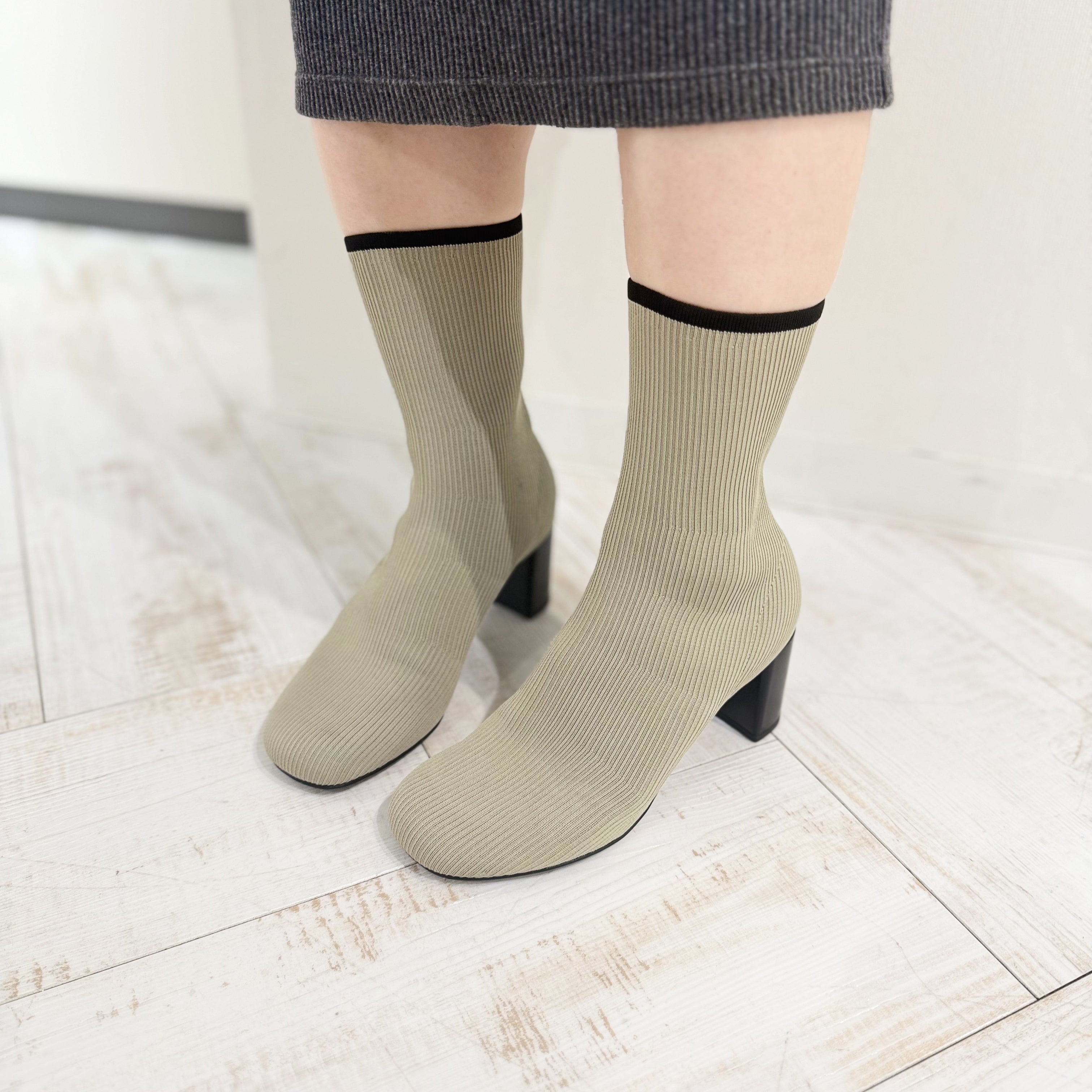 オブリークトゥ ブーツ【カーキベージュ】