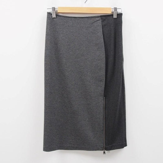 ジップ使いペンシルスカート