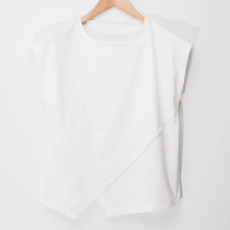 デザイン性の高いカットソー